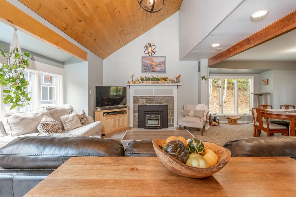 17 Lyon Drive Hartford VT 05059