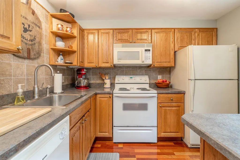 17 Lyon Drive Hartford VT 05059