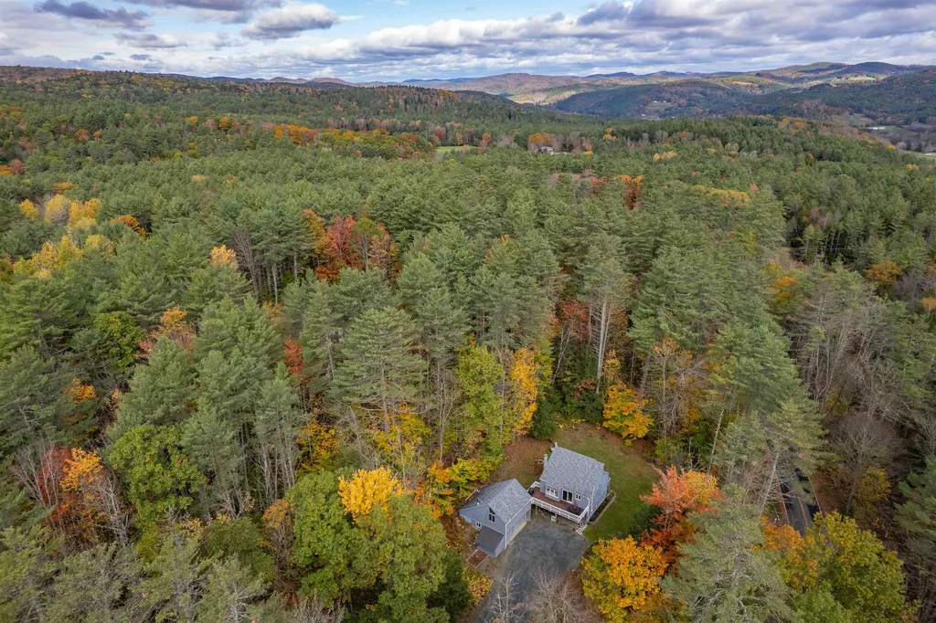 17 Lyon Drive Hartford VT 05059