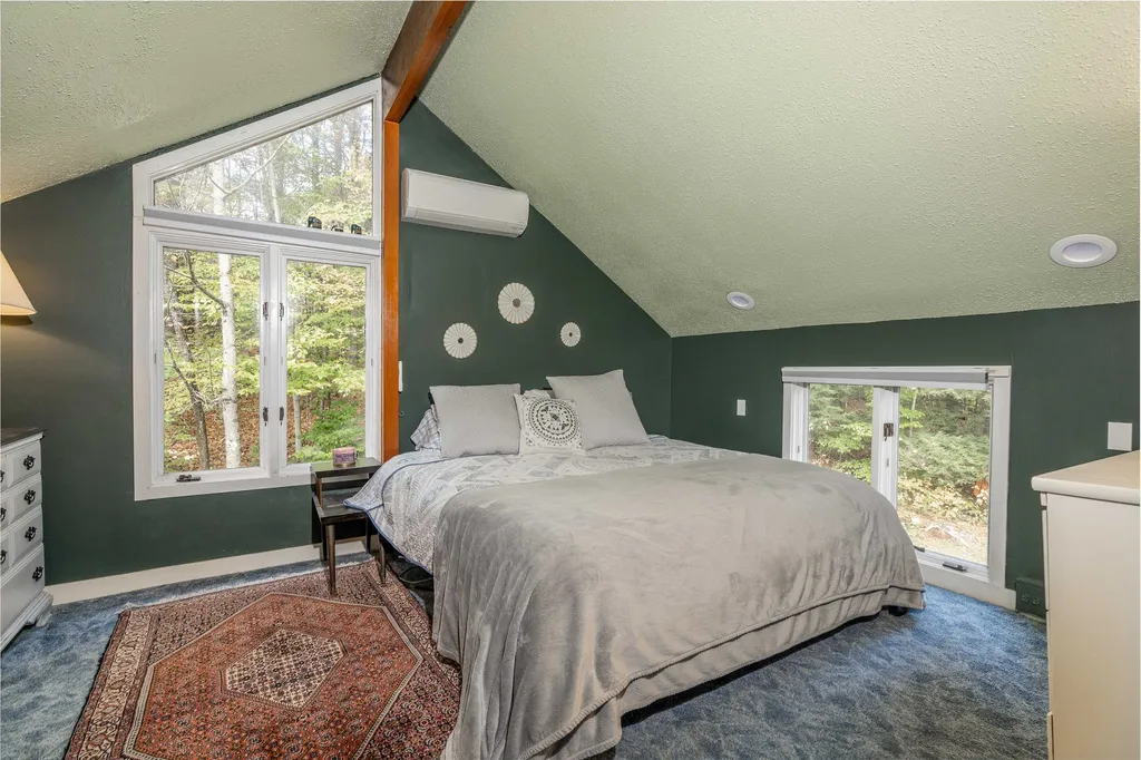 17 Lyon Drive Hartford VT 05059