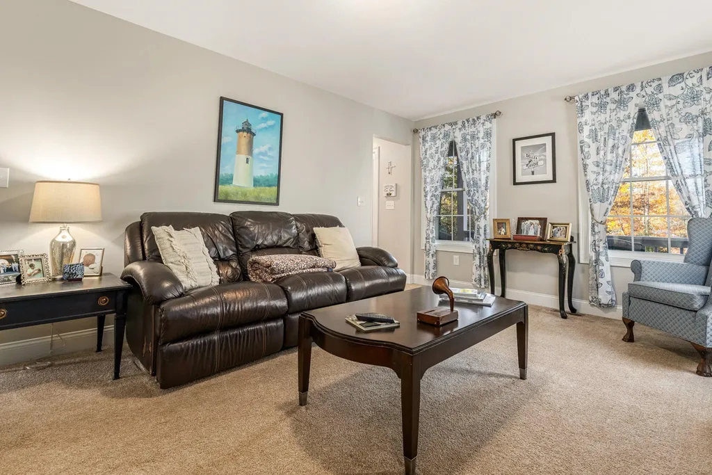 6 Philip Way Newton NH 03858