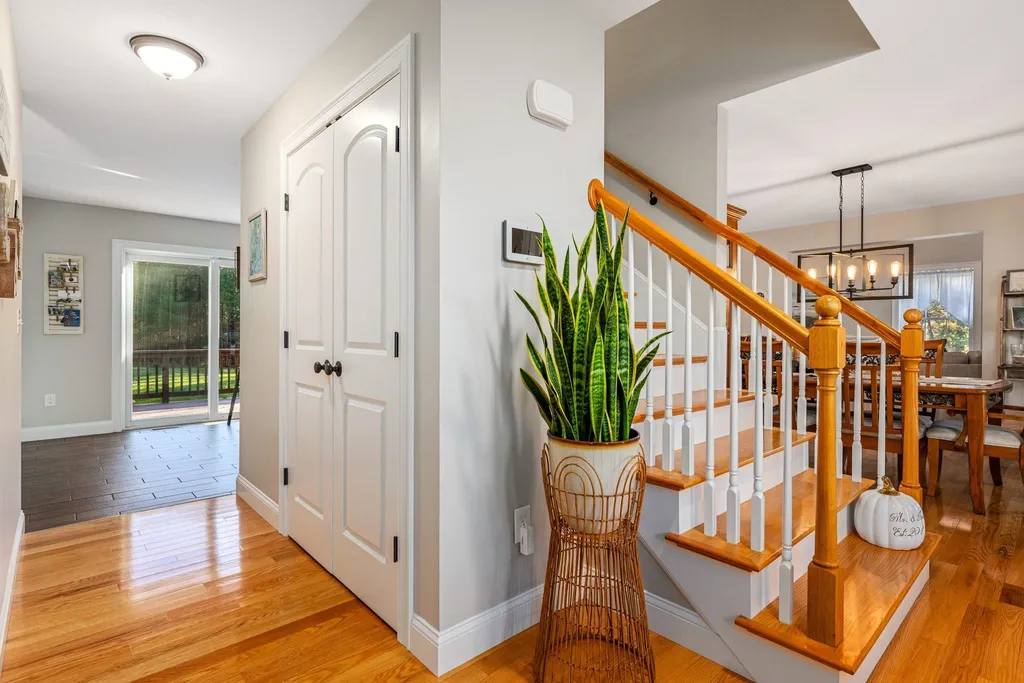 6 Philip Way Newton NH 03858