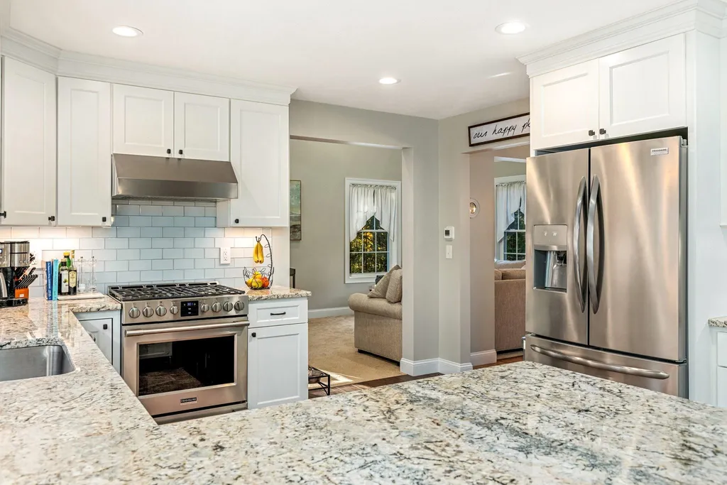 6 Philip Way Newton NH 03858