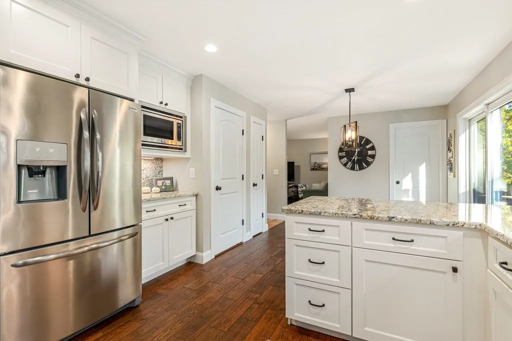 6 Philip Way Newton NH 03858