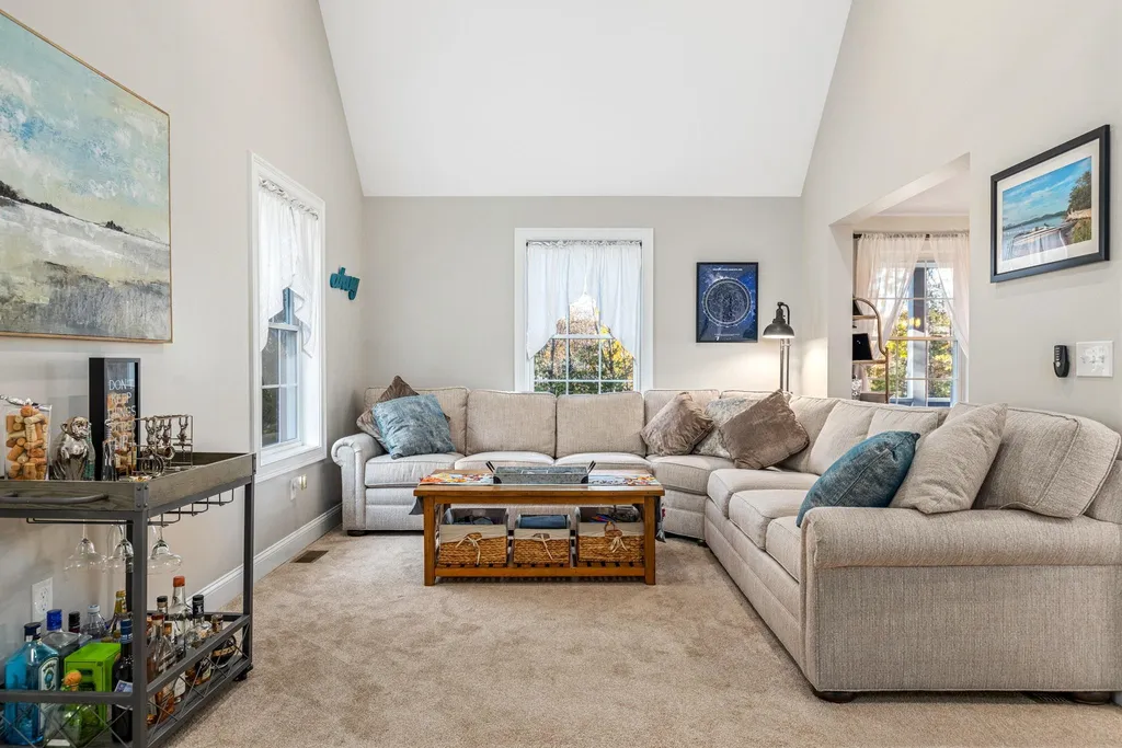 6 Philip Way Newton NH 03858
