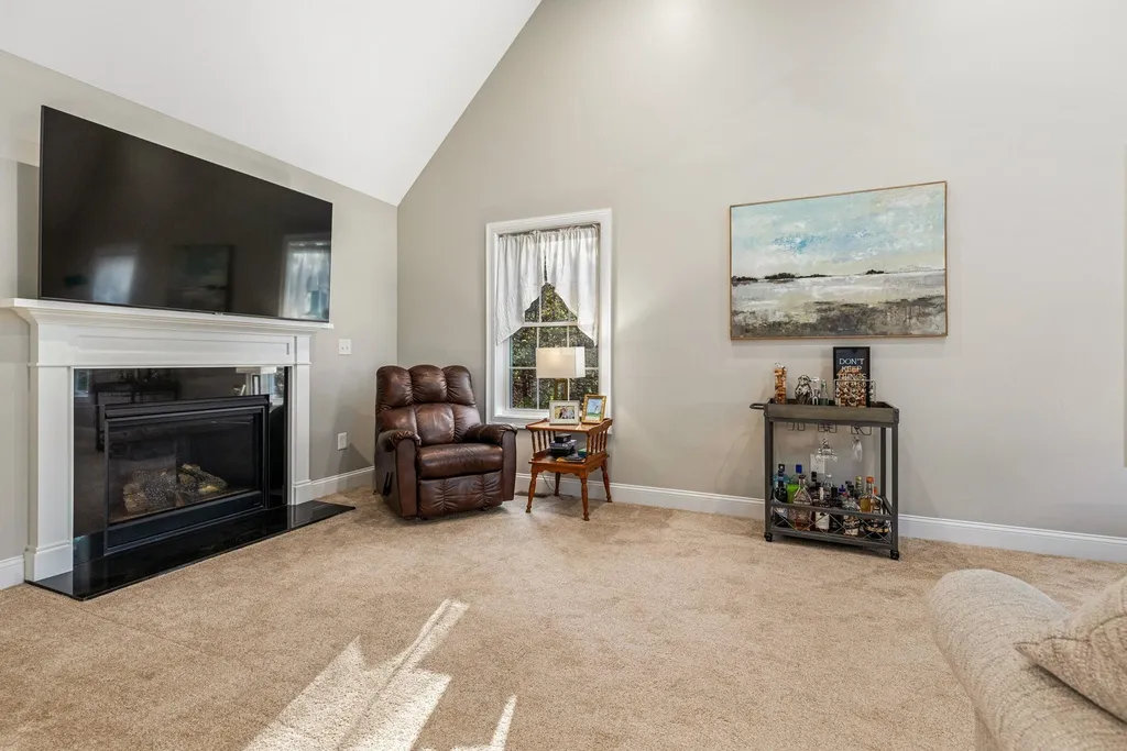 6 Philip Way Newton NH 03858