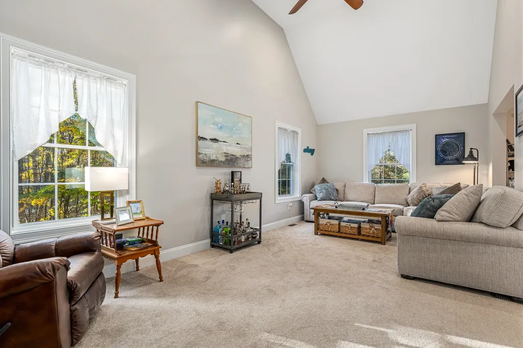 6 Philip Way Newton NH 03858