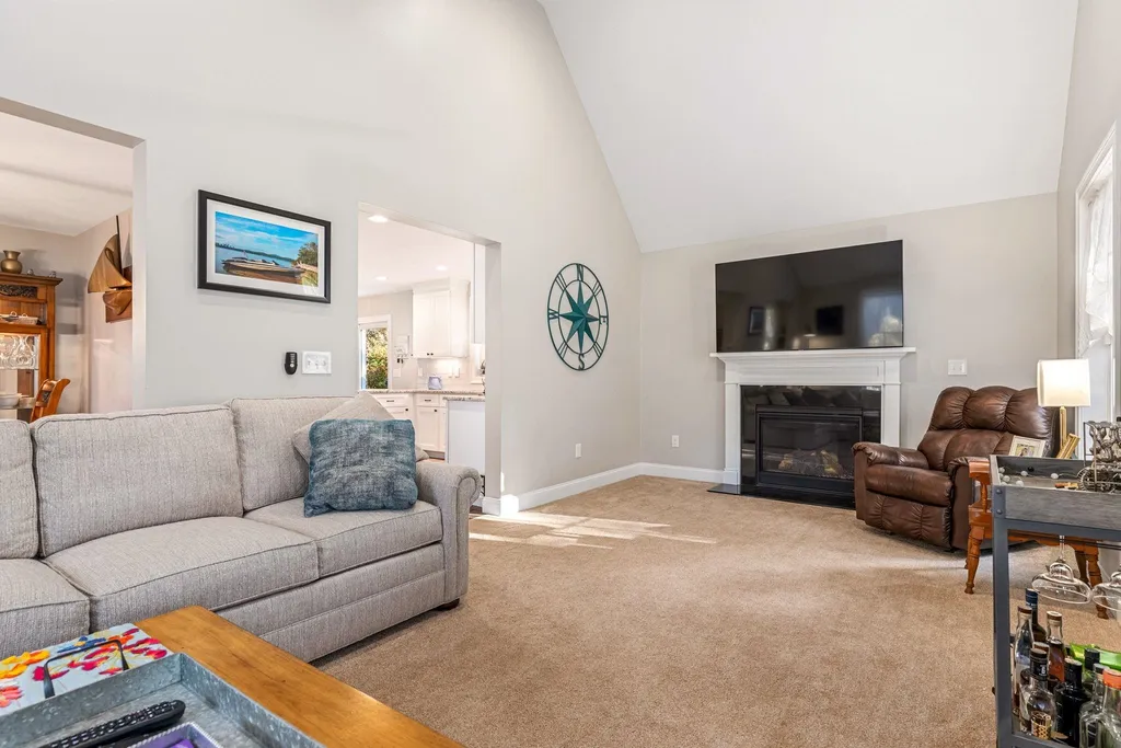 6 Philip Way Newton NH 03858
