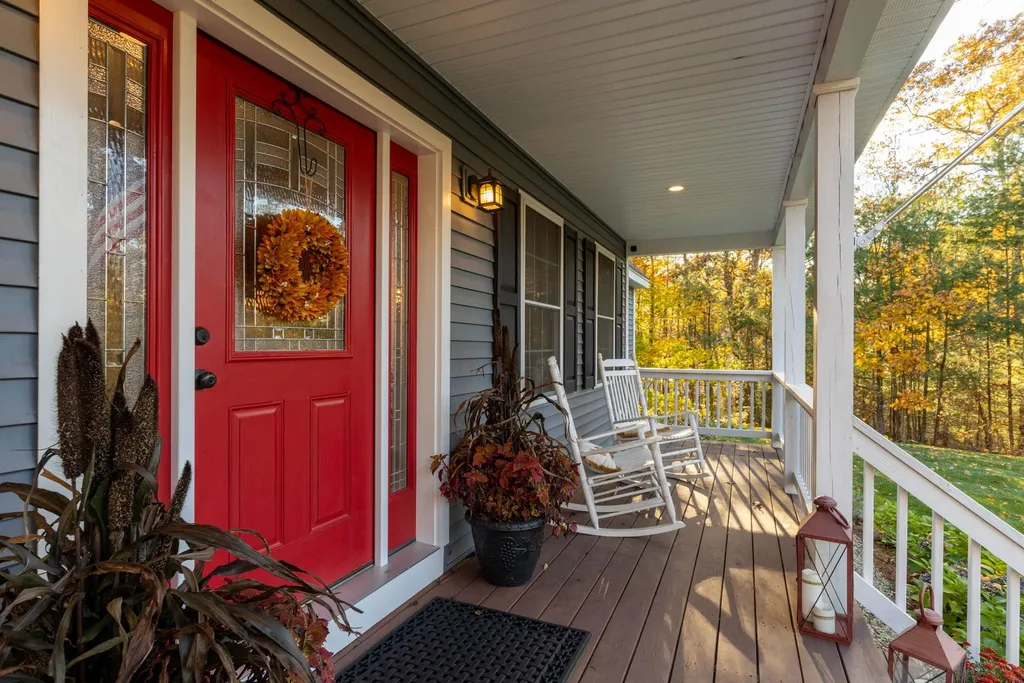 6 Philip Way Newton NH 03858
