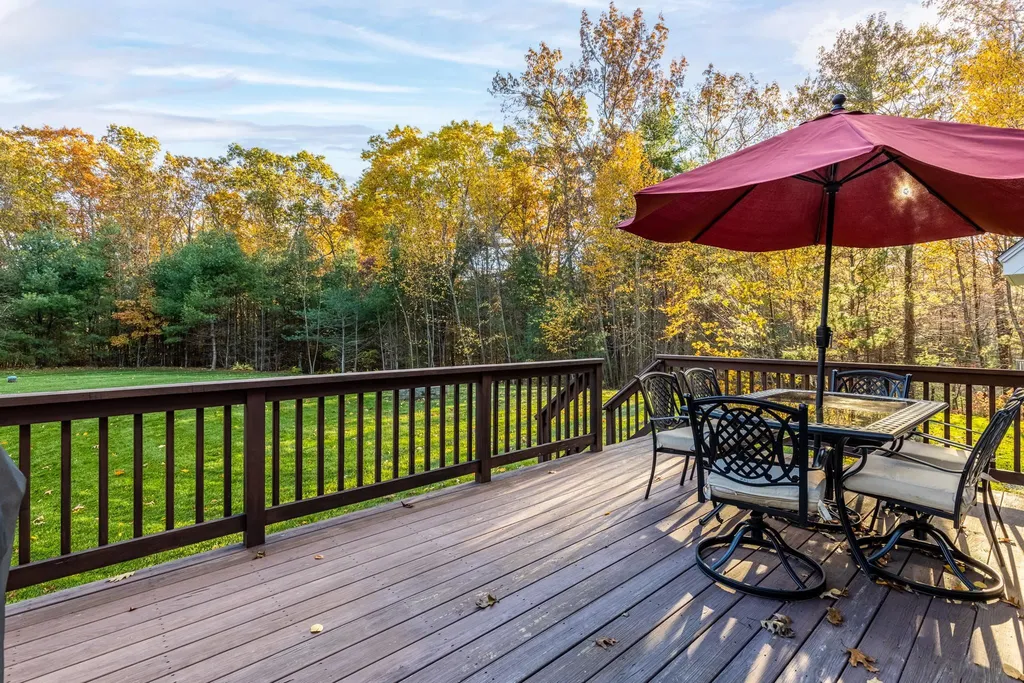 6 Philip Way Newton NH 03858