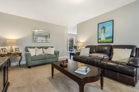 6 Philip Way Newton NH 03858