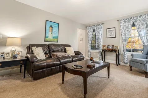 6 Philip Way Newton NH 03858