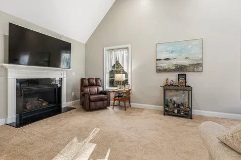 6 Philip Way Newton NH 03858
