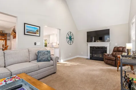 6 Philip Way Newton NH 03858