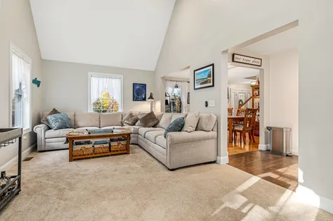 6 Philip Way Newton NH 03858