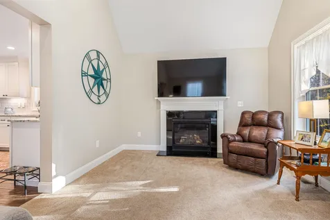 6 Philip Way Newton NH 03858