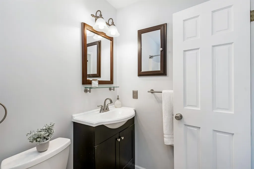 84 Bay Road Shelburne VT 05482