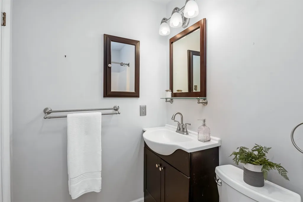 84 Bay Road Shelburne VT 05482