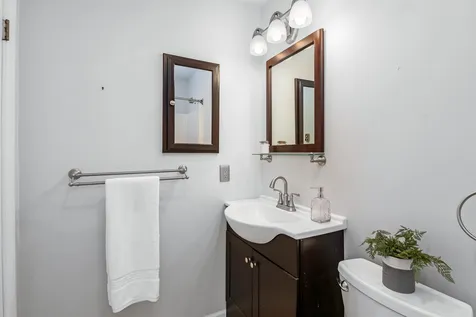 84 Bay Road Shelburne VT 05482