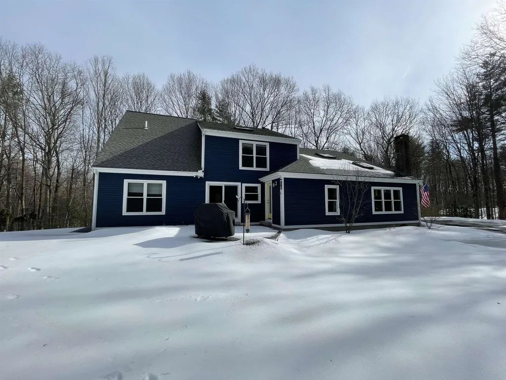 18 Earle Drive Lee NH 03861