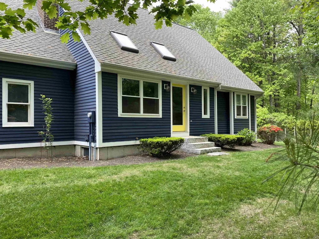 18 Earle Drive Lee NH 03861