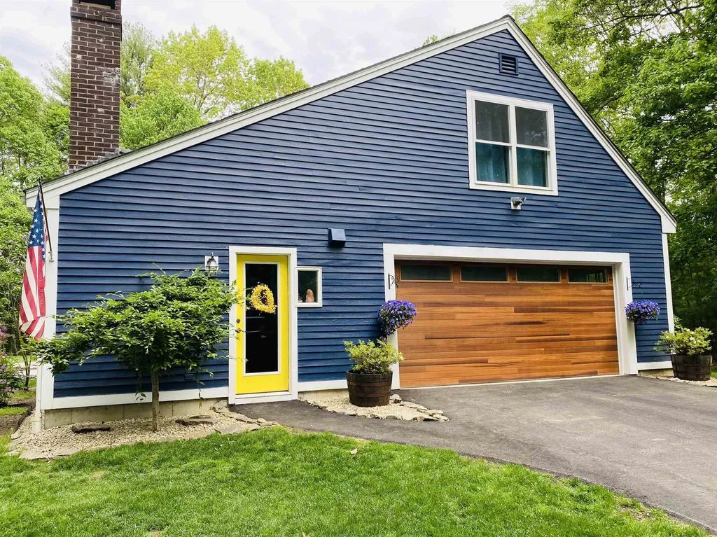 18 Earle Drive Lee NH 03861