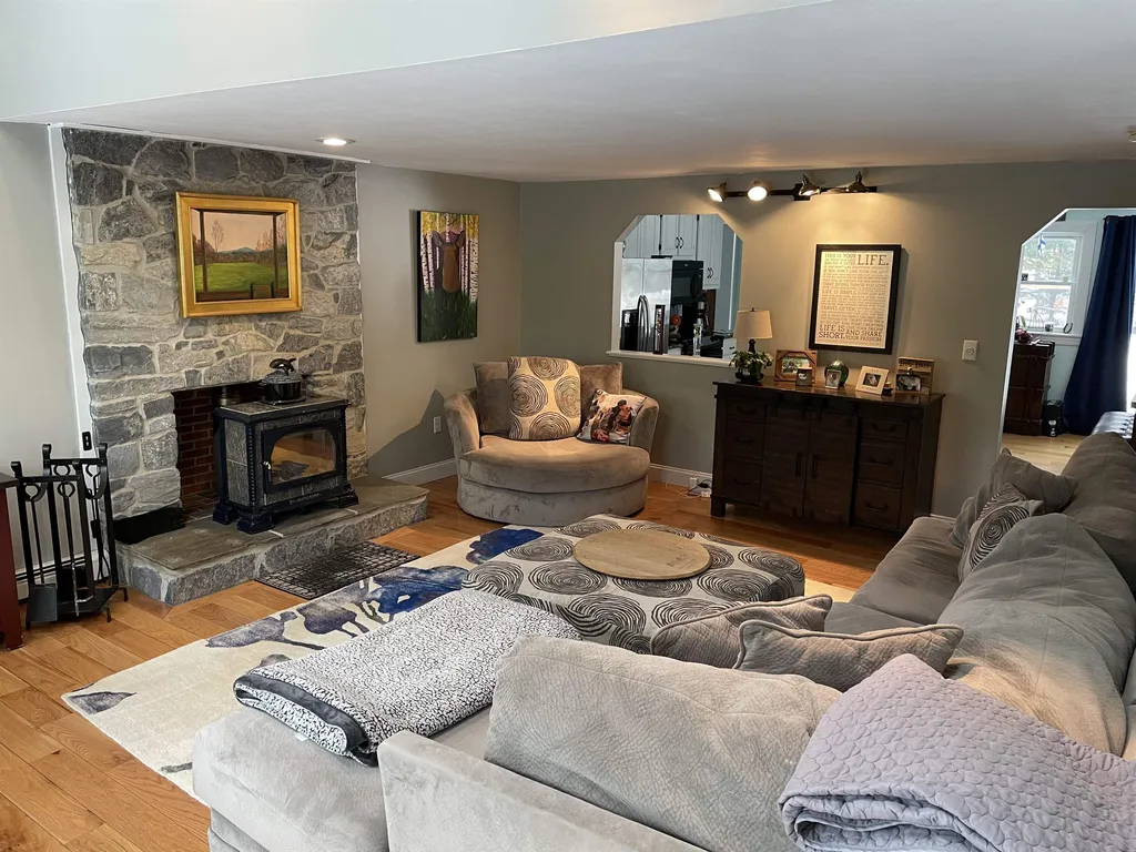 18 Earle Drive Lee NH 03861