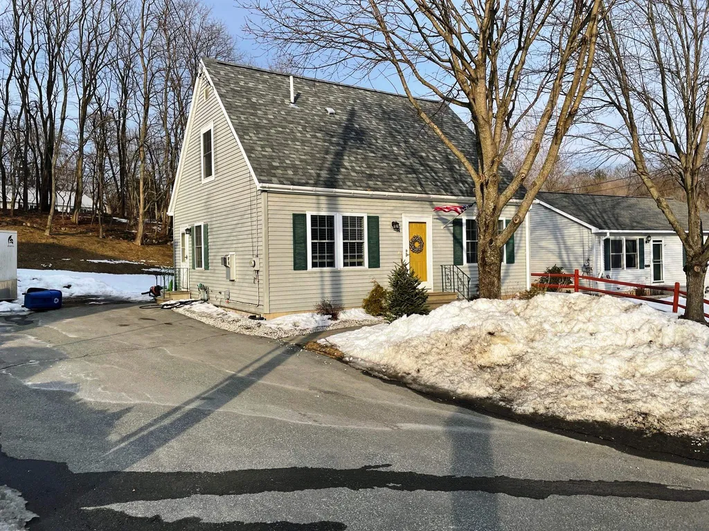 76 Acorn Street Hartford VT 05001
