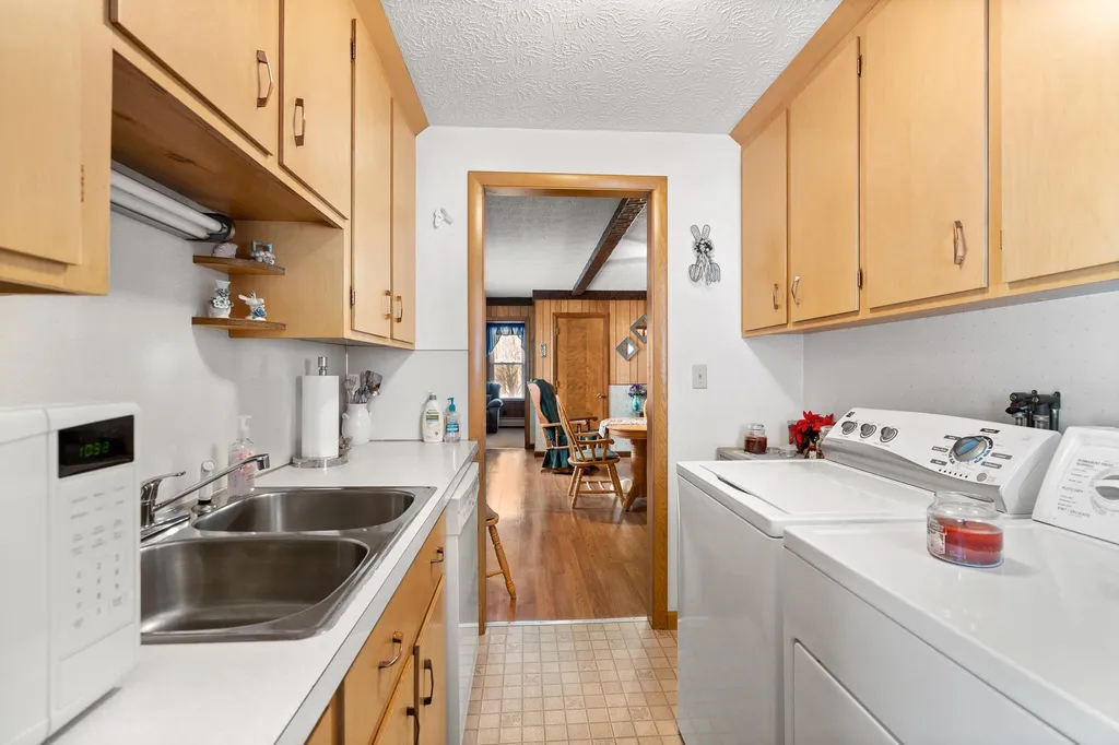 385 Hevey Street Manchester NH 03102