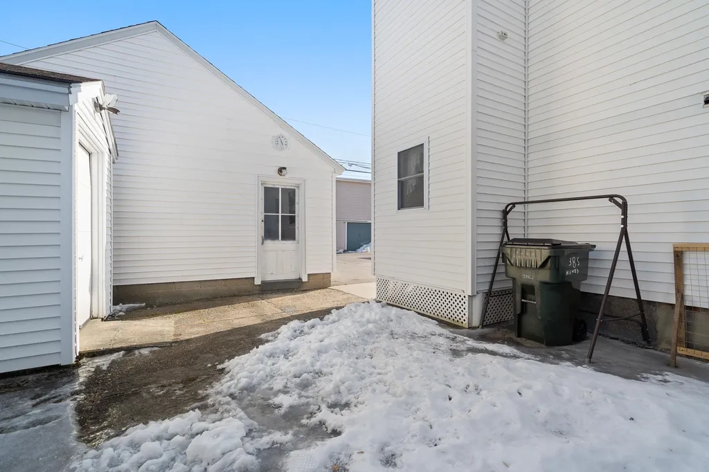 385 Hevey Street Manchester NH 03102