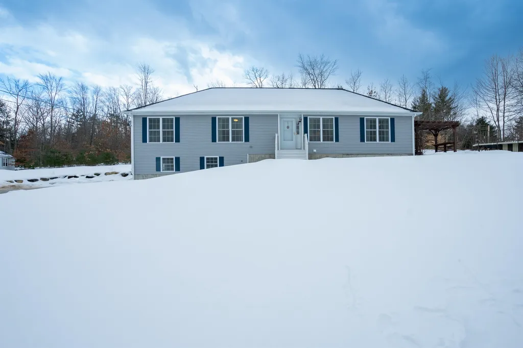 19 Higgins Road Chichester NH 03258