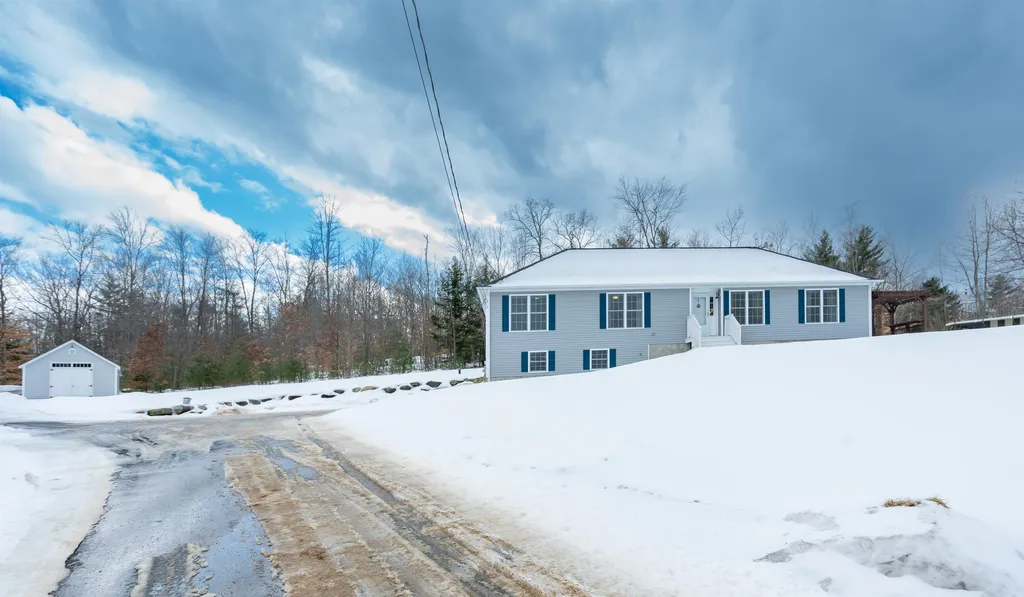 19 Higgins Road Chichester NH 03258