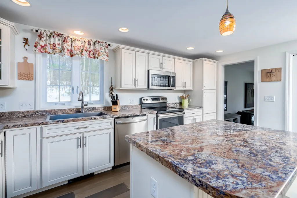 19 Higgins Road Chichester NH 03258