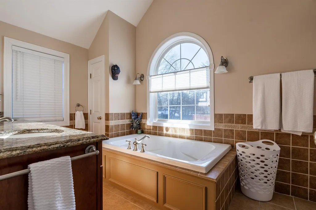 17 Janet Lane Hampton NH 03842