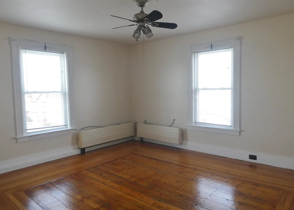 349 Hanover Street Manchester NH 03104-4927