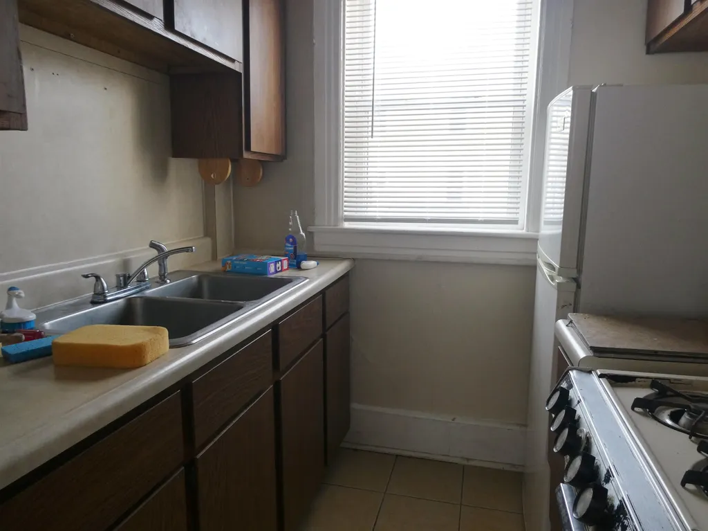349 Hanover Street Manchester NH 03104-4927