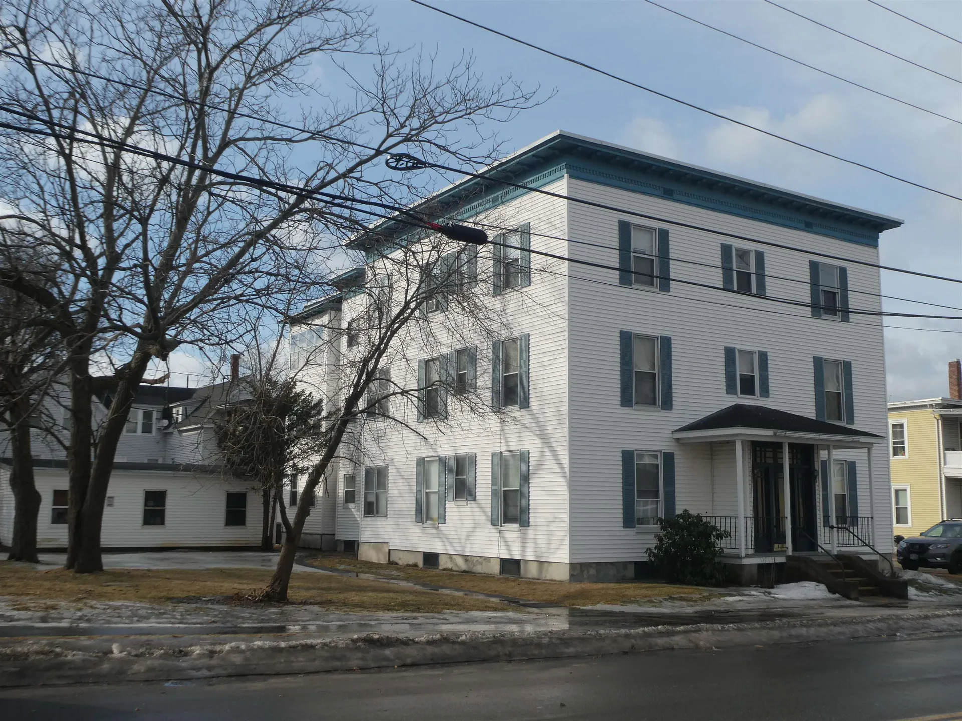 349 Hanover Street Manchester NH 03104-4927