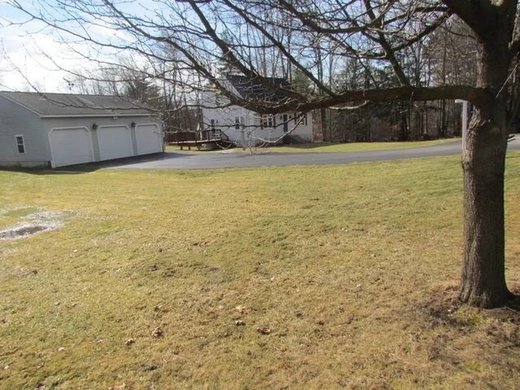20 Oakland Drive Milford NH 03055