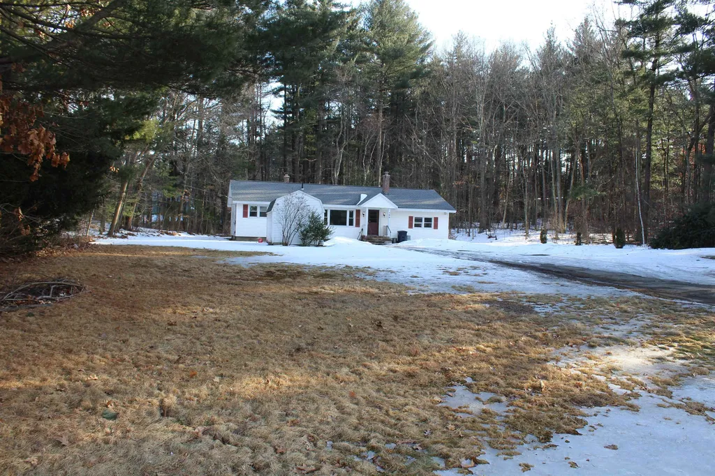 586 West Hollis Street Nashua NH 03062