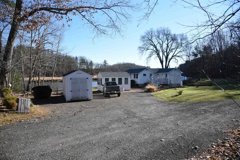 33 Railroad Avenue Newfields NH 03856