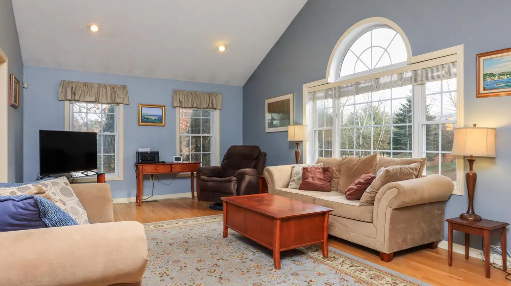 8 Gullane Road Hooksett NH 03106