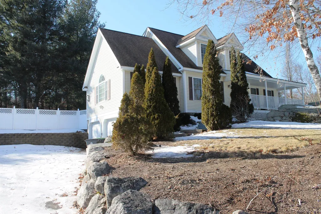 8 Gullane Road Hooksett NH 03106