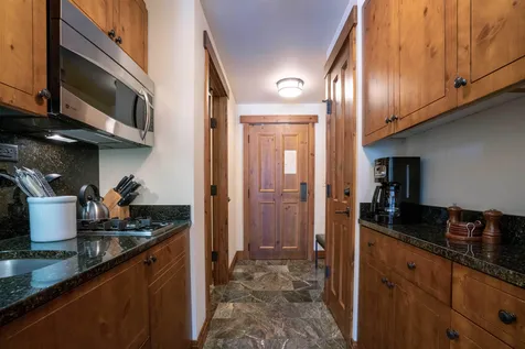 7412 Mountain Road Stowe VT 05672