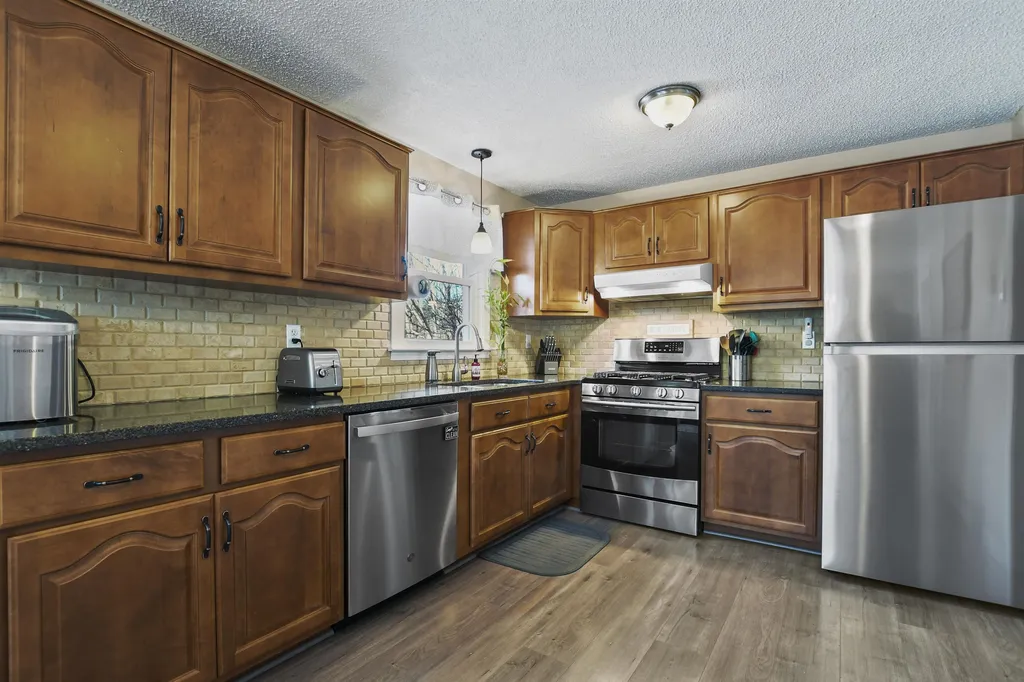 673 Fremont Road Chester NH 03036
