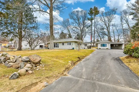 162 N Policy Street Salem NH 03079