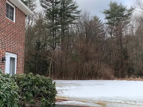32 Oakridge Drive Londonderry NH 03053