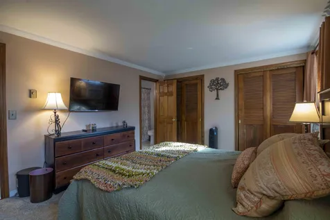 32 Oakridge Drive Londonderry NH 03053