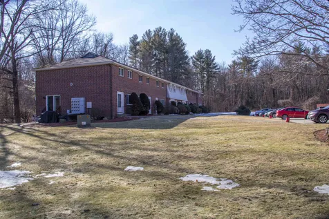 32 Oakridge Drive Londonderry NH 03053