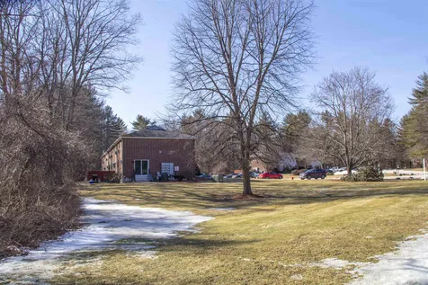32 Oakridge Drive Londonderry NH 03053