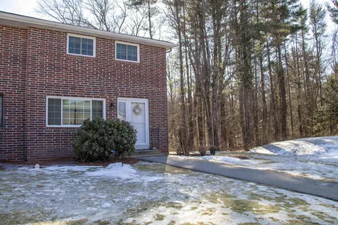 32 Oakridge Drive Londonderry NH 03053